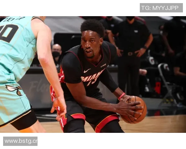 热火主场逆转黄蜂，霍巴斯带领球队完成绝杀